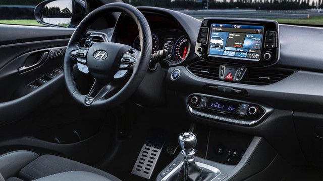 Hyundai cho rằng: 'Không còn ai muốn mua ô tô số sàn nữa' - Ảnh 2.