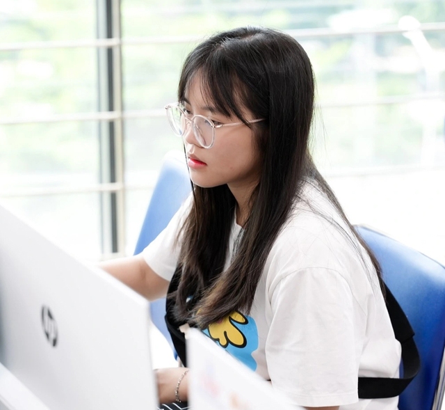 'Đứng ngồi không yên' chờ công bố điểm thi tốt nghiệp THPT - Ảnh 2.