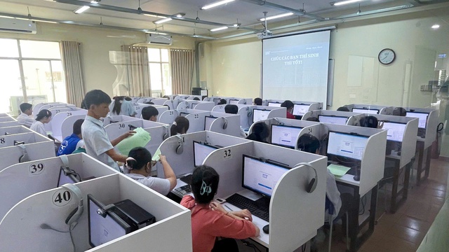 

Kỳ thi đánh giá năng lực chuyên biệt của Trường ĐH Sư phạm TP.HCM cũng thực hiện trên máy tính  