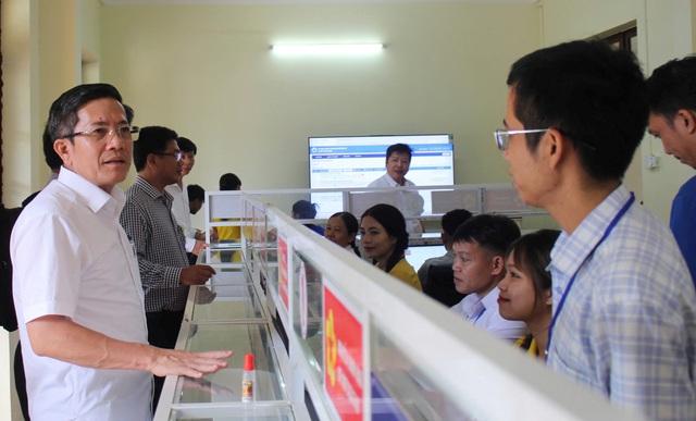 Phó chủ tịch TP.Đà Nẵng 'gợi ý' thuê cán bộ VNPT, Viettel về làm việc tại xã - Ảnh 2. Phó chủ tịch TP.Đà Nẵng 'gợi ý' thuê cán bộ VNPT, Viettel về làm việc tại xã - Ảnh 2.