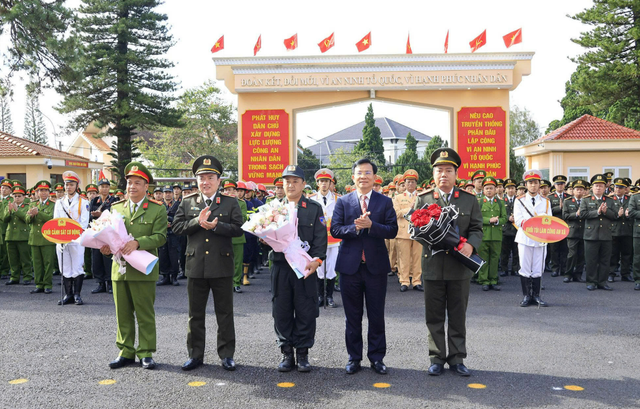 Lâm Đồng: 'Tôi làm công an xã', nói không với khói thuốc và tiếng còi xe- Ảnh 3. Lâm Đồng: 'Tôi làm công an xã', nói không với khói thuốc và tiếng còi xe- Ảnh 3.