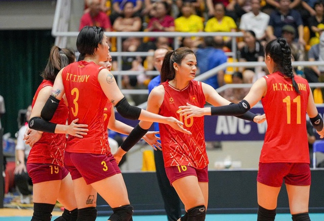 

Đội tuyển bóng chuyền nữ VN khởi đầu suôn sẻ ở chặng 1 SEA V.League  