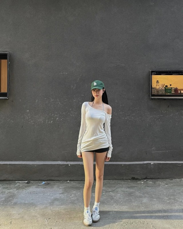 Cặp đôi áo thun và mũ lưỡi trai - nét phóng khoáng cho nàng hiện đại - Ảnh 7.