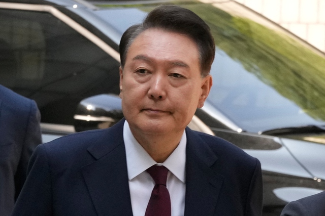 Ông Yoon Suk Yeol nằm trên sàn phòng giam, từ chối bị thẩm vấn - Ảnh 1.