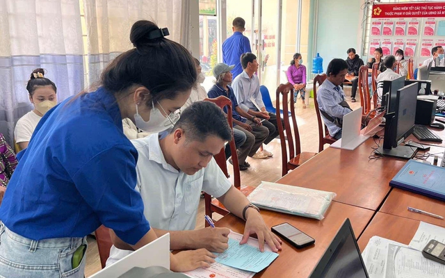 Anh Bùi Quang Huy và thanh niên tình nguyện hỗ trợ chính quyền địa phương hai cấp - Ảnh 2.