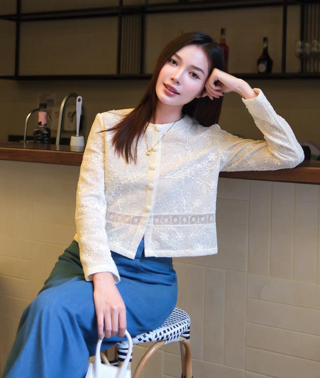 Áo khoác crop, chiếc áo khoác mùa thu hoàn hảo cho mọi dịp- Ảnh 4.