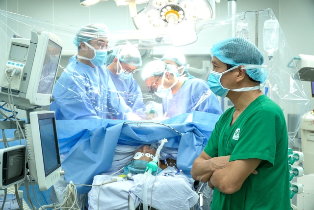 Quân nhân hiến gan để ghép gan cứu đồng đội đang nguy cấp- Ảnh 1. Quân nhân hiến gan để ghép gan cứu đồng đội đang nguy cấp- Ảnh 1.