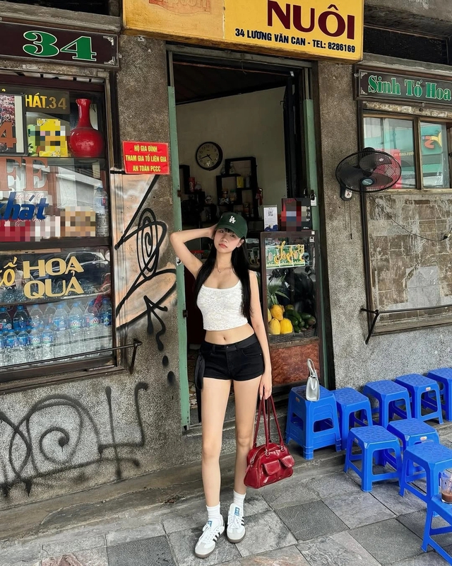 Cặp đôi áo thun và mũ lưỡi trai - nét phóng khoáng cho nàng hiện đại - Ảnh 8.
