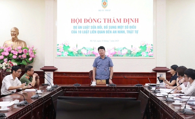 Bộ Công an đề xuất sửa quy định về ô tô thông minh tự lái - Ảnh 2.