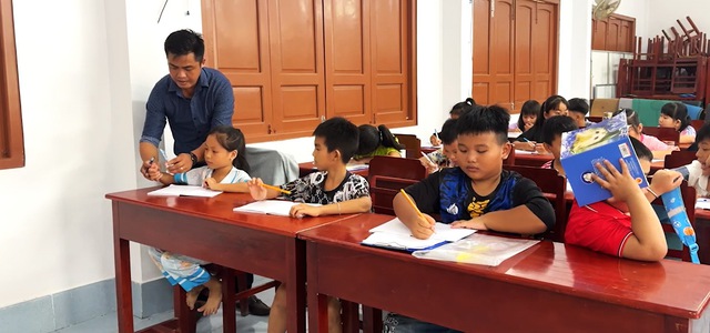 Chuyện tử tế: Lớp học hè miễn phí của thầy Khánh - Ảnh 1.