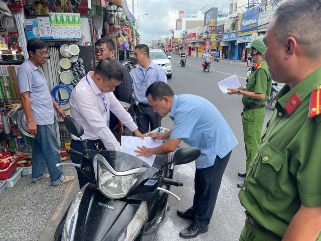 Bí thư phường đông dân ở TP.HCM kiến nghị giữ lại đội trật tự đô thị - Ảnh 2.