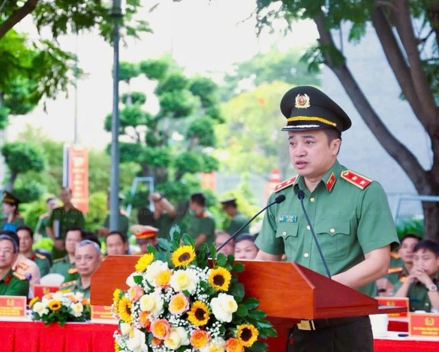Trung tướng Mai Hoàng, Giám đốc Công an TP.HCM phát lệnh ra quân trấn áp tội phạm - Ảnh 1.
