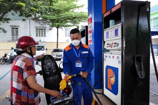 Giá xăng dầu hôm nay 26.11.2025: Trong nước có đợt giảm mạnh- Ảnh 1.