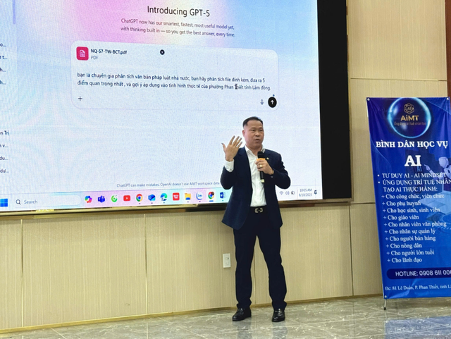 Lâm Đồng: Lớp học 'bình dân học vụ số AI' giúp cán bộ phường tăng tốc cải cách - Ảnh 3.