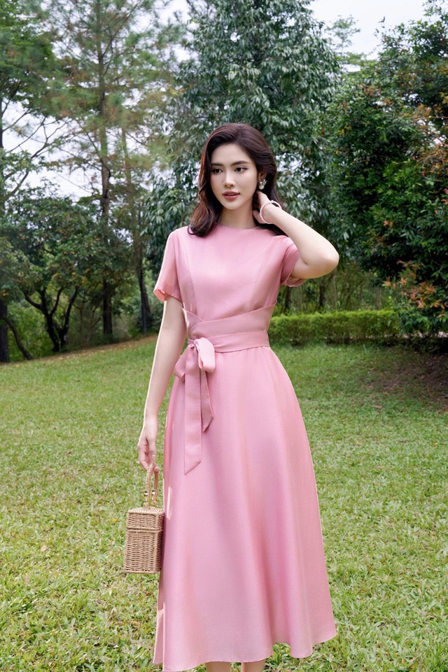 Nét kiêu sa ẩn mình trong đầm chiết eo- Ảnh 4.