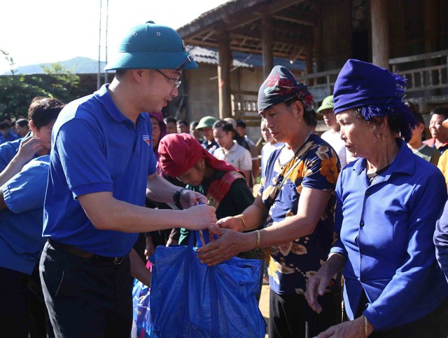 T.Ư Đoàn chung tay hỗ trợ bà con bị thiệt hại do bão lũ ở Sơn La - Ảnh 1.
