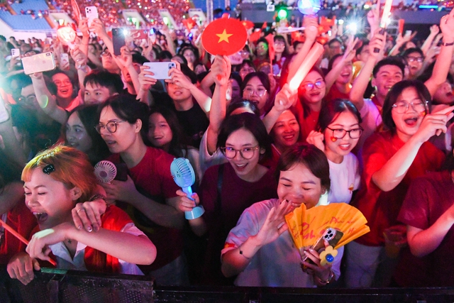 Hàng chục ngàn khán giả dự concert quốc gia ở Mỹ Đình - Ảnh 2.