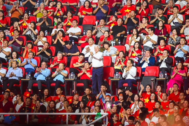 Hàng chục ngàn khán giả dự concert quốc gia ở Mỹ Đình - Ảnh 1.