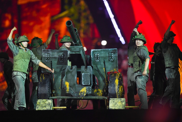 Hàng chục ngàn khán giả dự concert quốc gia ở Mỹ Đình - Ảnh 10.