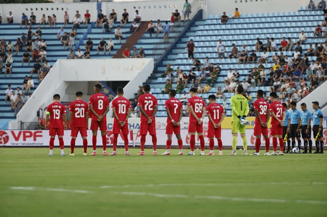 Tiền đạo 2,06 m Kyle Hudlin của Nam Định: Thủ môn V-League gặp ‘ác mộng’- Ảnh 4.