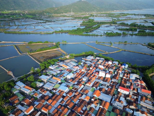 Những ngôi làng tuyệt đẹp ven biển: 'Ốc đảo' Hà Liên- Ảnh 6.