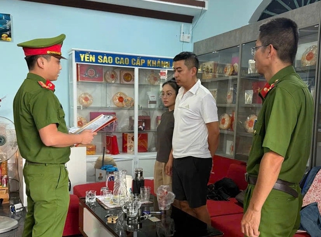 Bắt nhóm 'quẹt' thẻ quốc tế chiếm đoạt 30 tỉ đồng ở Đà Nẵng- Ảnh 4.