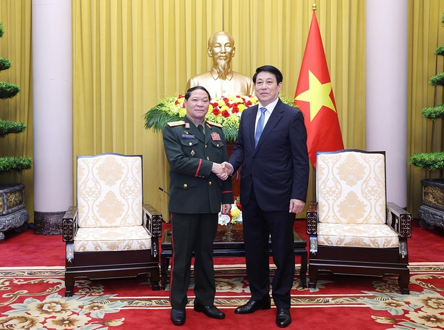 Chủ tịch nước Lương Cường tiếp Vongsone Inpanphim: Tăng cường hợp tác quốc phòng VN - Lào - Ảnh 1.