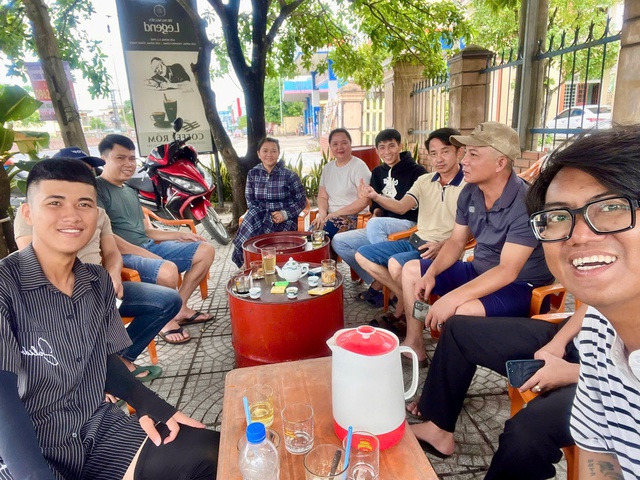 Hai chàng trai đi bộ hơn 2 tháng đến Hà Nội xem diễu binh, diễu hành 2.9 - Ảnh 8.
