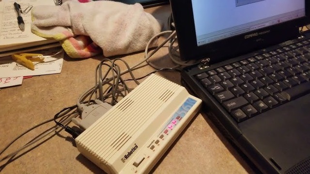 Mạng dial-up huyền thoại của AOL ngưng hoạt động sau 34 năm - Ảnh 1.