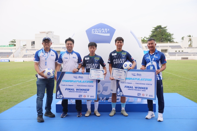 'Lọt mắt xanh' trợ lý thầy Kim ở đội tuyển Việt Nam, 2 tài năng được sang Nhật Bản- Ảnh 1.