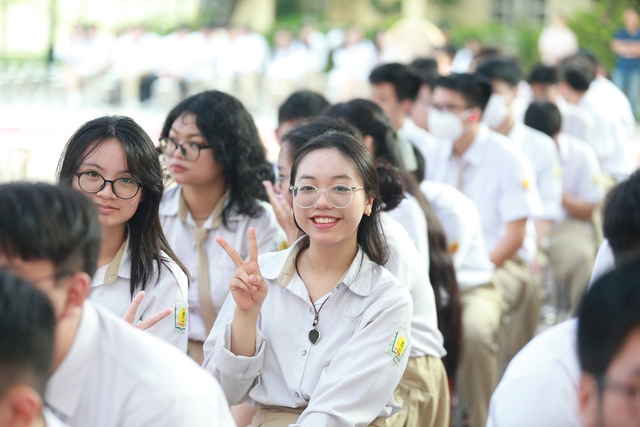 Bộ trưởng GD-ĐT: Sẽ có cơ chế huy động kinh phí dạy học 2 buổi/ngày - Ảnh 1.