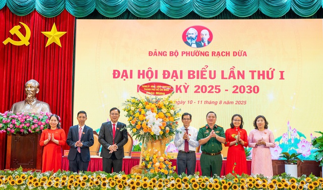 Ông Nguyễn Phúc Hoàng làm Bí thư đảng ủy phường Rạch Dừa , TP . HCM - Ảnh 1. Ông Nguyễn Phúc Hoàng làm Bí thư đảng ủy phường Rạch Dừa , TP . HCM - Ảnh 1.