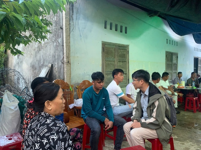 Tai nạn trên cao tốc Quy Nhơn - Chí Thạnh: Xóm nhỏ tiễn đưa người cha 'gà trống nuôi con'- Ảnh 2.
