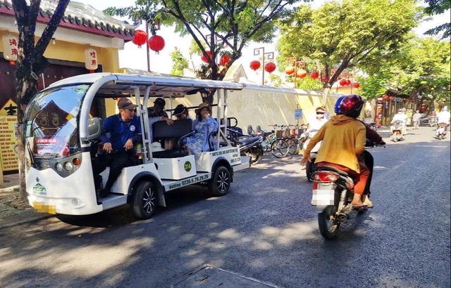 Bát nháo xe điện du lịch ở phố cổ Hội An- Ảnh 3.