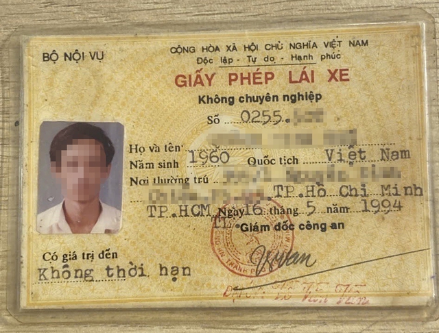 GPLX không lên VNeID, hồ sơ gốc thất lạc: Có nguy cơ mất quyền đổi bằng lái - Ảnh 1.