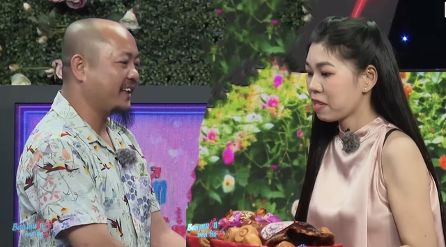 Mang heo quay đi tỏ tình, chàng trai U.40 được cô gái đồng ý hẹn hò Mang heo quay đi tỏ tình, chàng trai U.40 được cô gái đồng ý hẹn hò