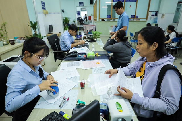 Sớm có giải pháp giảm tải chứng thực hồ sơ hành chính tại TP . HCM - Ảnh 1.
