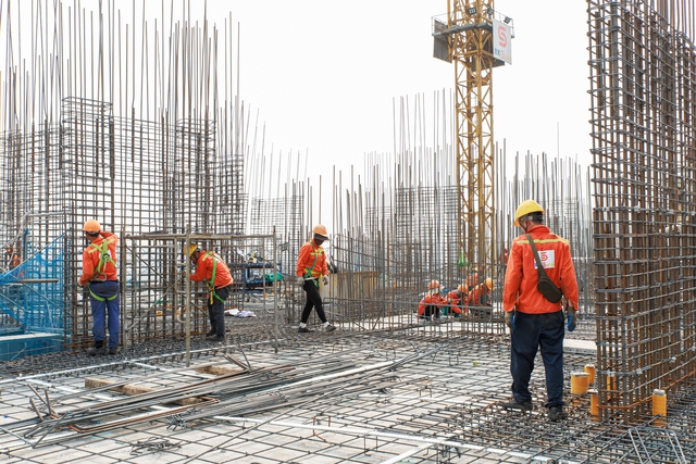 Ch&iacute;nh thức cất n&oacute;c t&ograve;a căn hộ đầu ti&ecirc;n dự &aacute;n Hanoi Melody Residences - Ảnh 2.