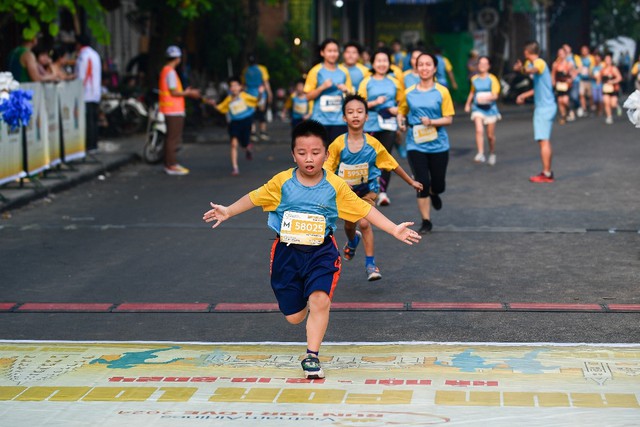 Vietnam Airlines mở bán vé giải chạy Run For Love 2025 tại Hà Nội - Ảnh 2.