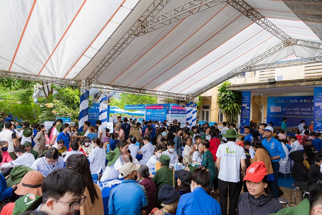 ‘Long Châu sẻ chia’ tiếp tục hành trình vì một Việt Nam khỏe mạnh - Ảnh 1. ‘Long Châu sẻ chia’ tiếp tục hành trình vì một Việt Nam khỏe mạnh - Ảnh 1.
