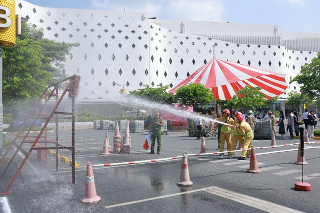 Hội thao PCCC tại AEONMALL Hà Đông: Chung tay vì môi trường mua sắm an toàn - Ảnh 3.