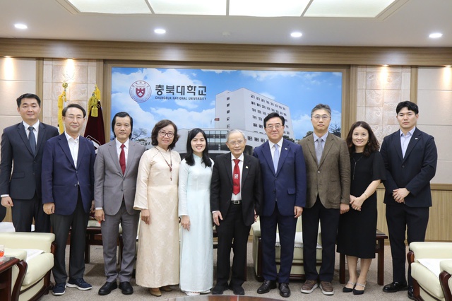 ĐH Duy Tân và ĐH Quốc gia Chungbuk hợp tác về AI, Bán dẫn và Công nghệ - Ảnh 2. ĐH Duy Tân và ĐH Quốc gia Chungbuk hợp tác về AI, Bán dẫn và Công nghệ - Ảnh 2.