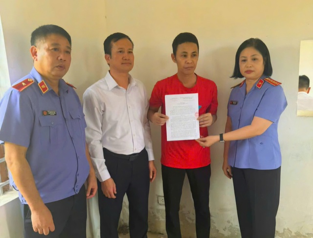 Người nuôi gà lôi bị phạt 6 năm tù nhận quyết định tại ngoại- Ảnh 1.