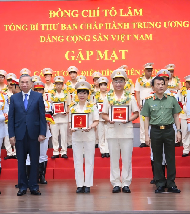 Giữ Tổ quốc bình yên: Chặn đứng tội phạm trên không gian mạng- Ảnh 1.