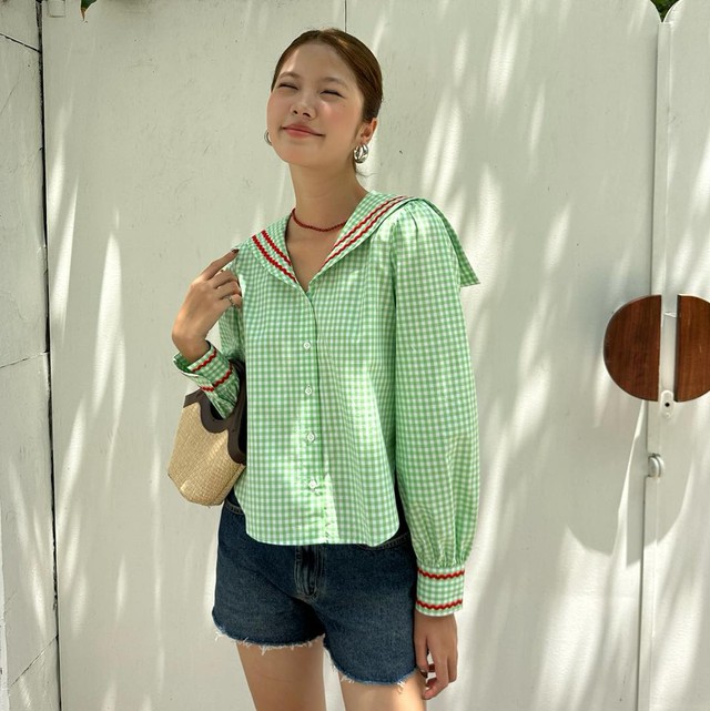 Diện mạo tươi trẻ, nổi bật cùng quần jeans và sơ mi họa tiết Gingham - Ảnh 7.
