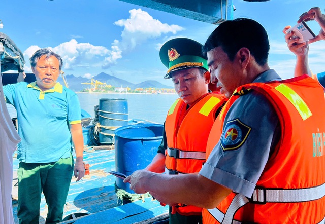 'Xử lý nghiêm hành vi ngắt kết nối, móc nối đưa ngư dân khai thác trái phép'- Ảnh 1.