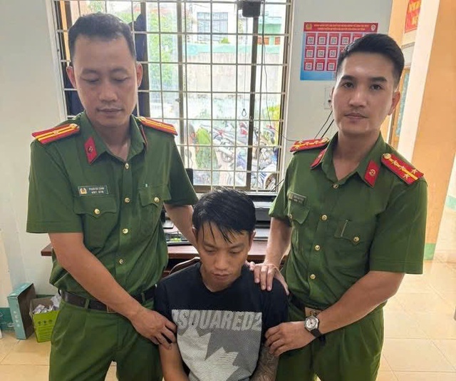 Bắt kẻ trốn thi hành án ở Quảng Ngãi cùng khẩu súng và 14 viên đạn - Ảnh 1. Bắt kẻ trốn thi hành án ở Quảng Ngãi cùng khẩu súng và 14 viên đạn - Ảnh 1.