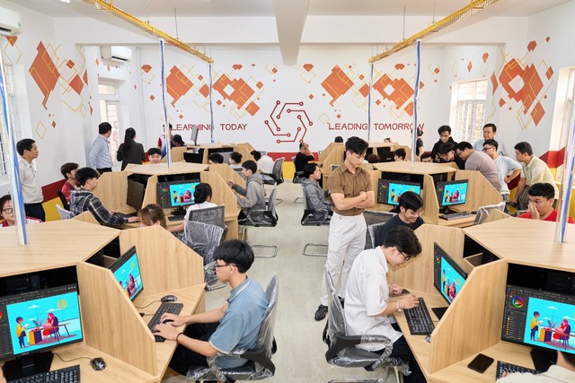 MIT Uni. đầu tư hơn 10 tỉ đồng phòng máy, nâng tầm đào tạo ngành công nghệ