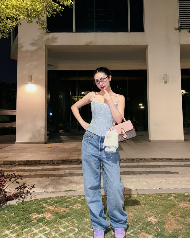 Bản tình ca cá tính với áo corset và quần ống rộng - Ảnh 2.