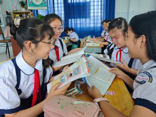 Dạy học 2 buổi/ngày: Băn khoăn buổi 2 không được học chương trình chính khóa - Ảnh 1.